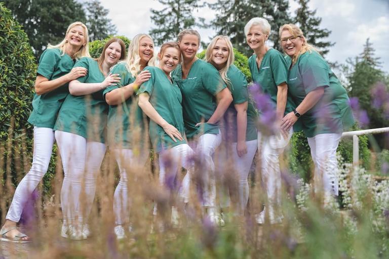 Hand in Hand zum Erfolg: Ganzheitliche Parodontitistherapie bei Dr. Maak und Kollegen in Lemförde