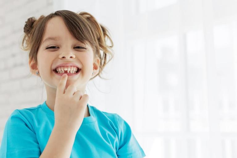 Dr. Maak und Kollegen in Lemförde begleiten Kinder für einen gesunden Zahnwechsel. 